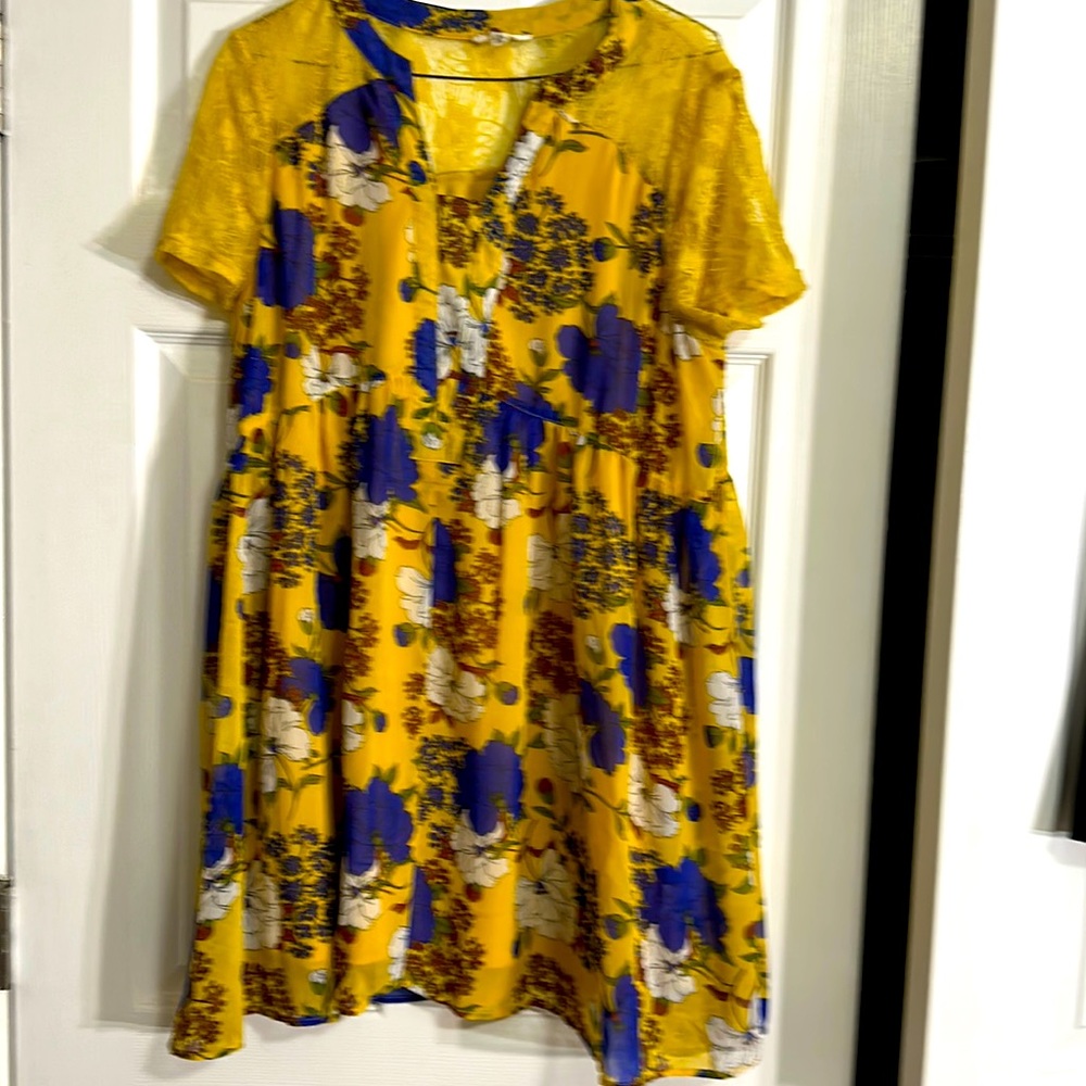 This beauty is Entro size medium the colors are great for Fall